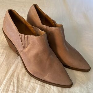 NWOT Lucky Brand Tabea Beige Ankle Boots Sz. 7.5